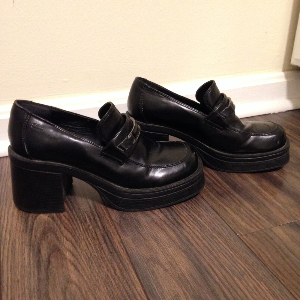 90"s Black Chunky Loafers