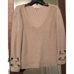 Neutral Knit Sweater w/Detailed Sleeves
