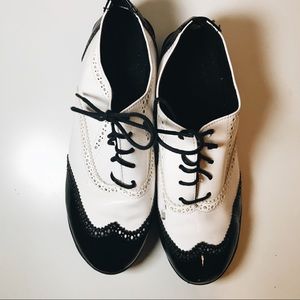 Vintage Black and white sneakers