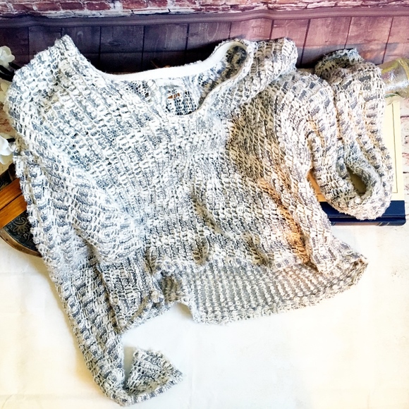 Urban Outfitters Tops - KIMCHI BLUE Crochet Crop Top, Size Small