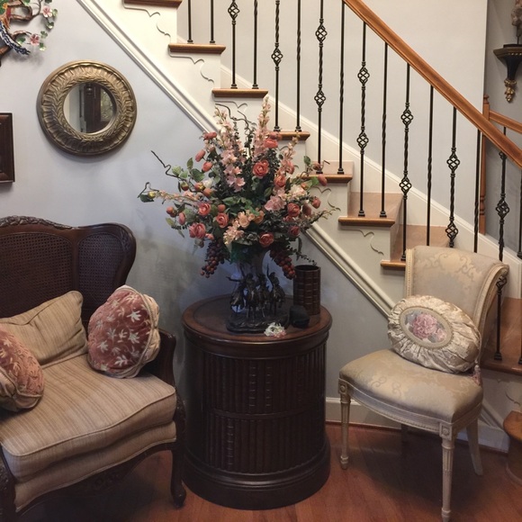 Washingtonian5 fashion closet - Picture 3 of 4