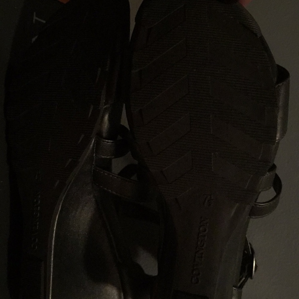Shoes - Picture 4 of 4