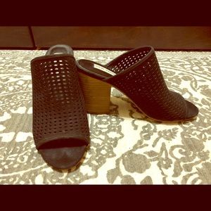 Steve Madden black clogs