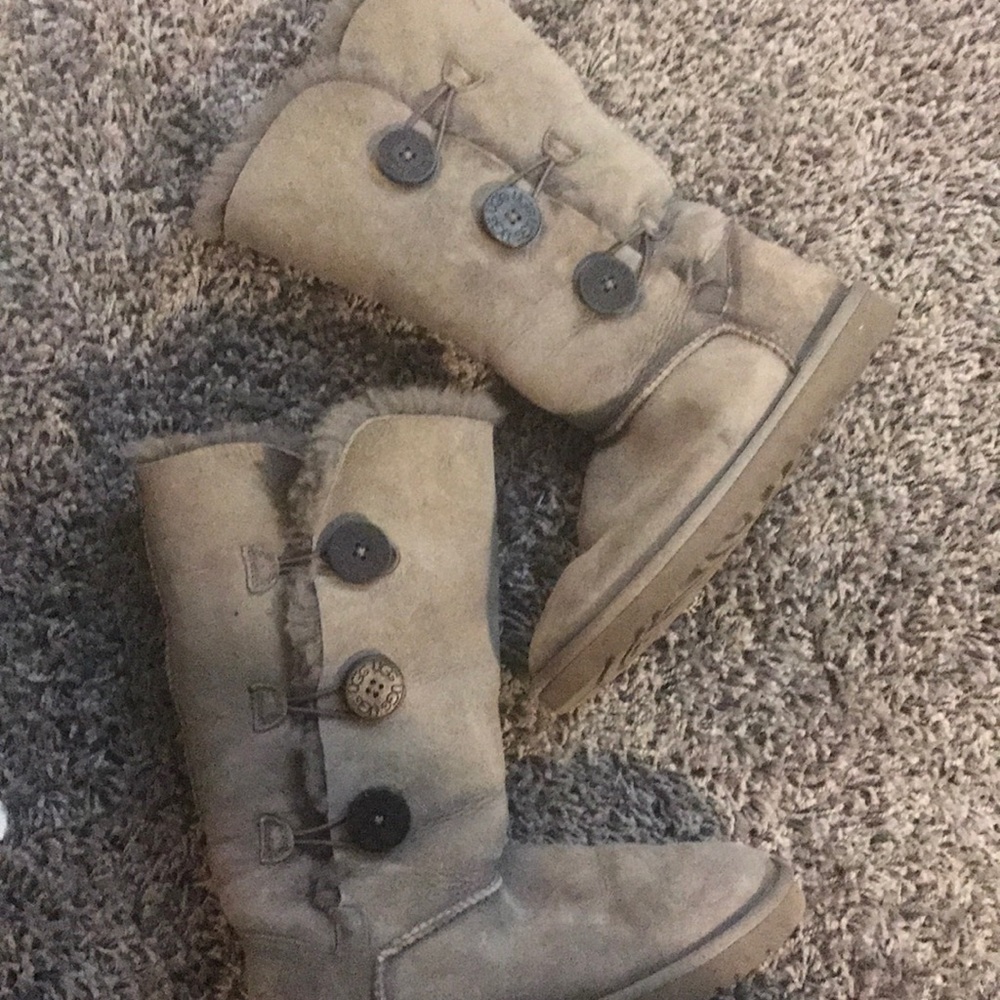 Gray Bailey Button Triplet Uggs