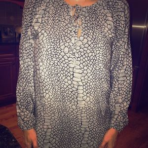 Tolani 100%silk keyhole tie blouse