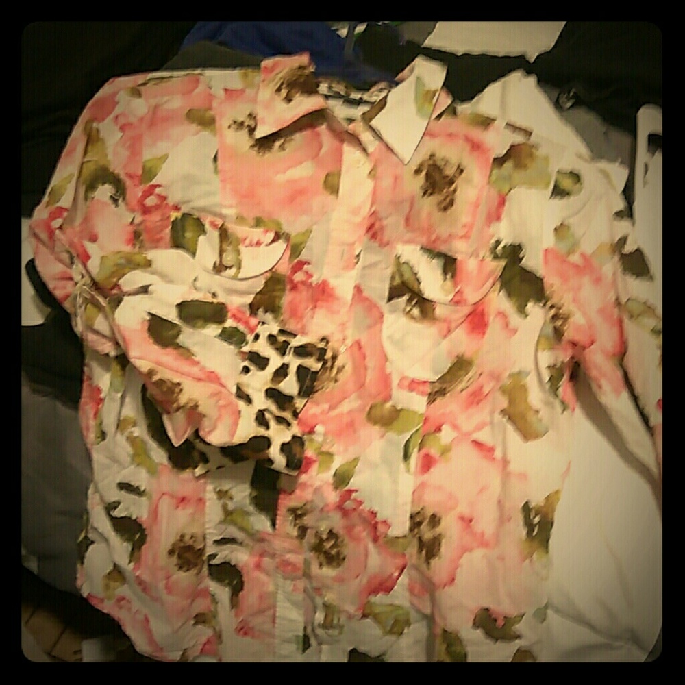 Button up flower with a little cheetah print on th