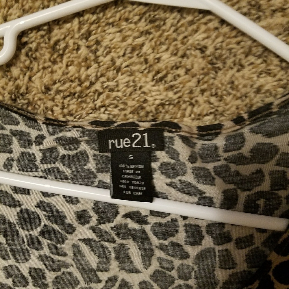 Cheetah print Rue 21 - Picture 2 of 2