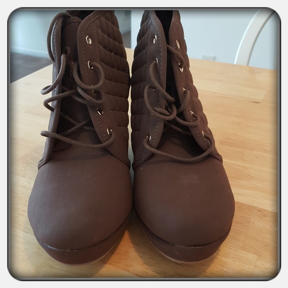 NWOB Woman's Brown Boots Sz 10M - Picture 2 of 6