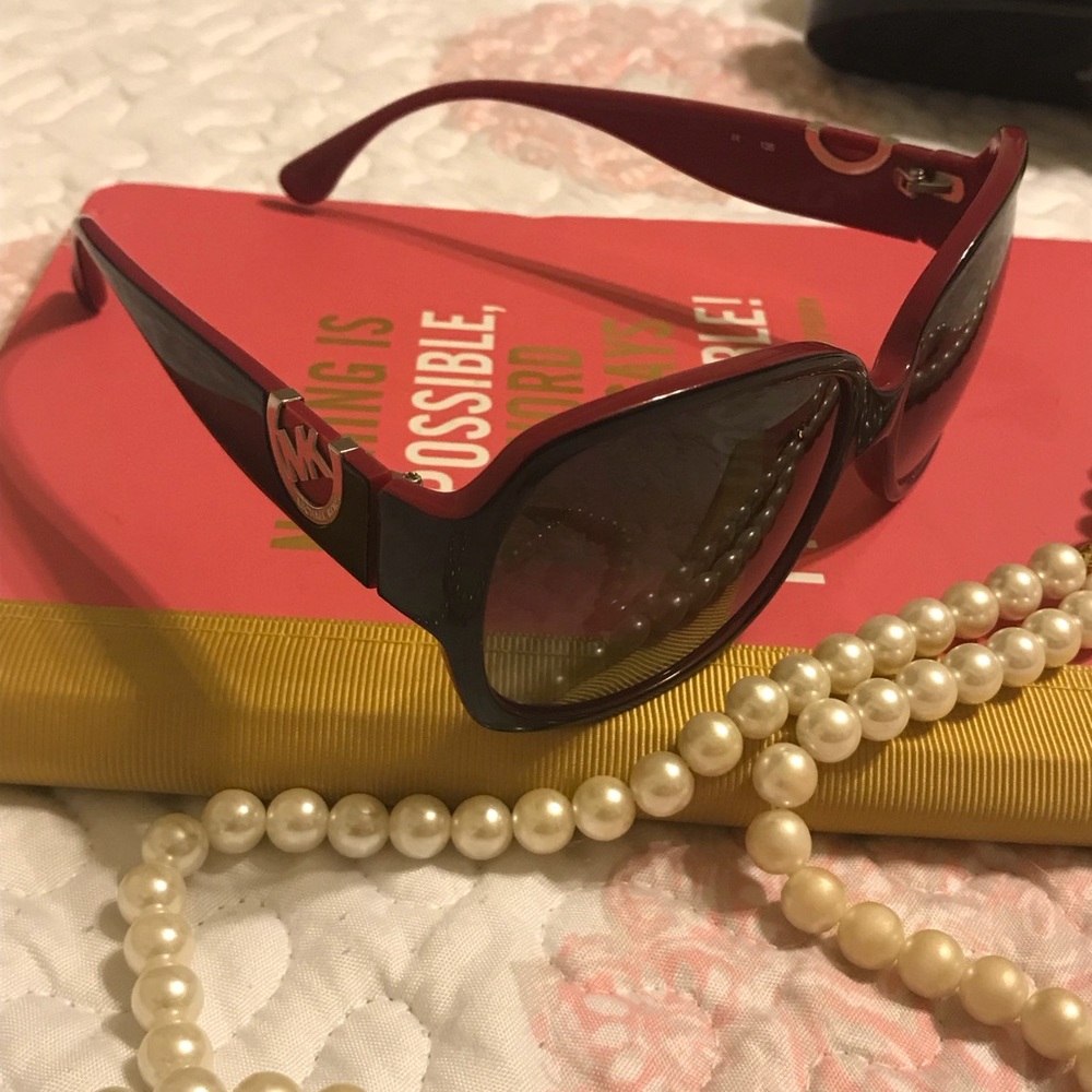 Gorgeous sunglasses! Michael Kors “Grenadines”