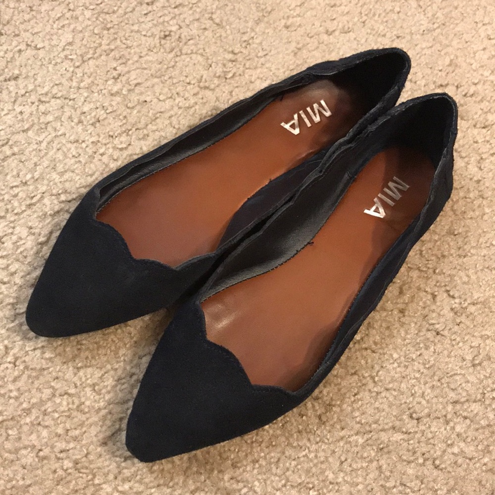 Mia Scalloped Black Flats - Size 6.5
