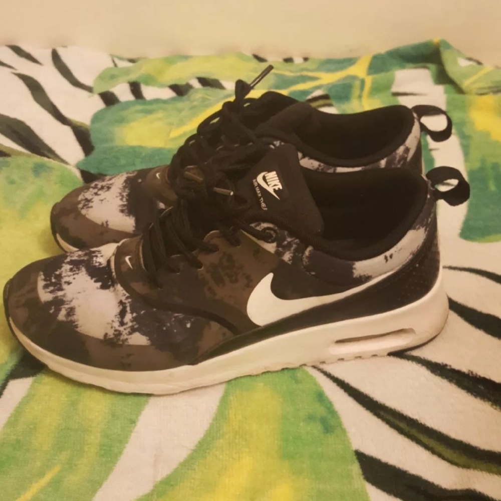 Nike max theas