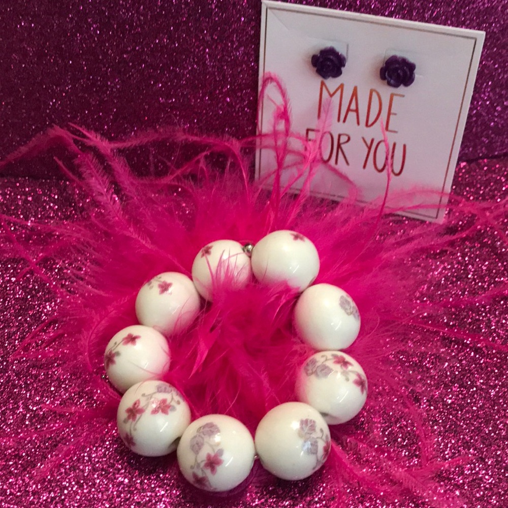 ❤️White bead bracelet with purple violets