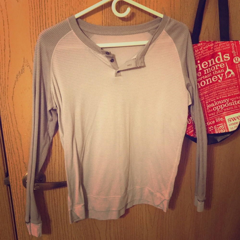 Size 6, lululemon long sleeve.