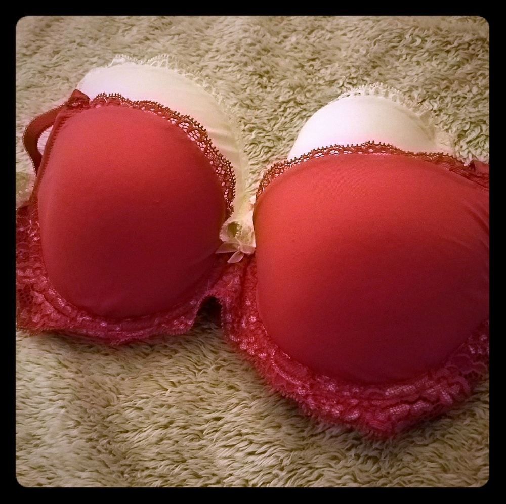 Victoria's Secret date bra with lace detail. New