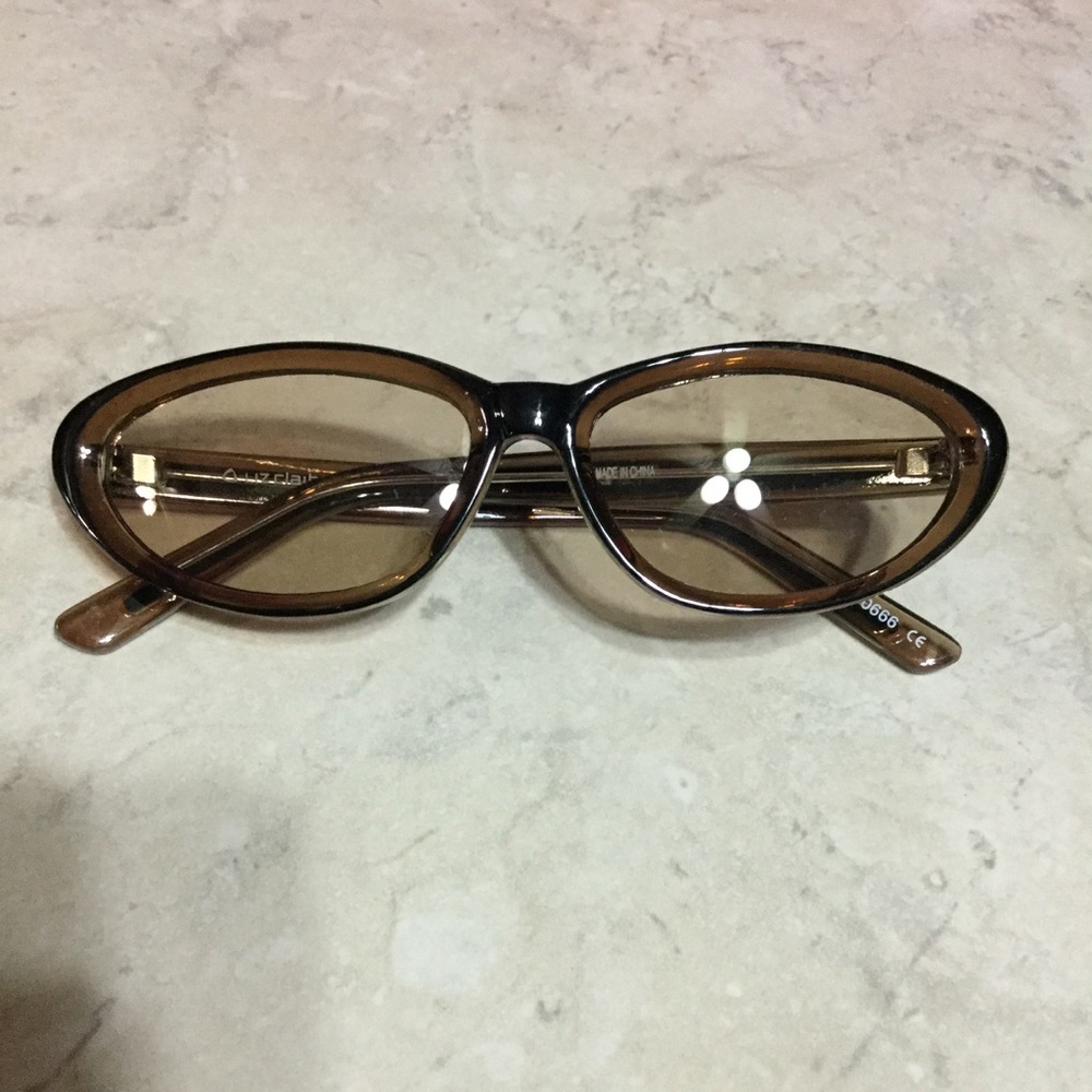 Liz Claiborne brown / black frame nude lens. LC19 - Picture 1 of 8