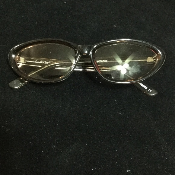 Liz Claiborne brown / black frame nude lens. LC19 - Picture 7 of 8