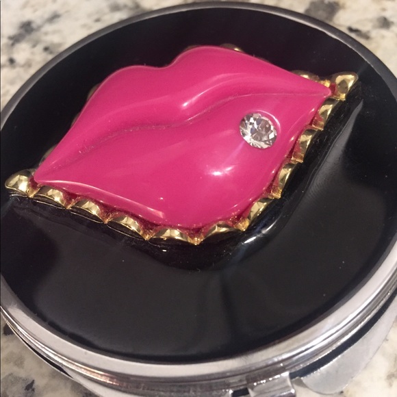 Betsey Johnson Other - Betsey Johnson Lips 👄 Compact & Ring!