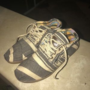 Toms shoes