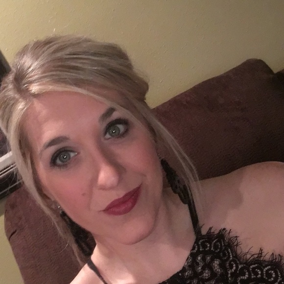 Meet your Posher, Brooke - Picture 1 of 1