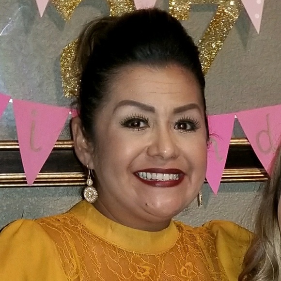 Meet your Posher, Melissa - Picture 1 of 1