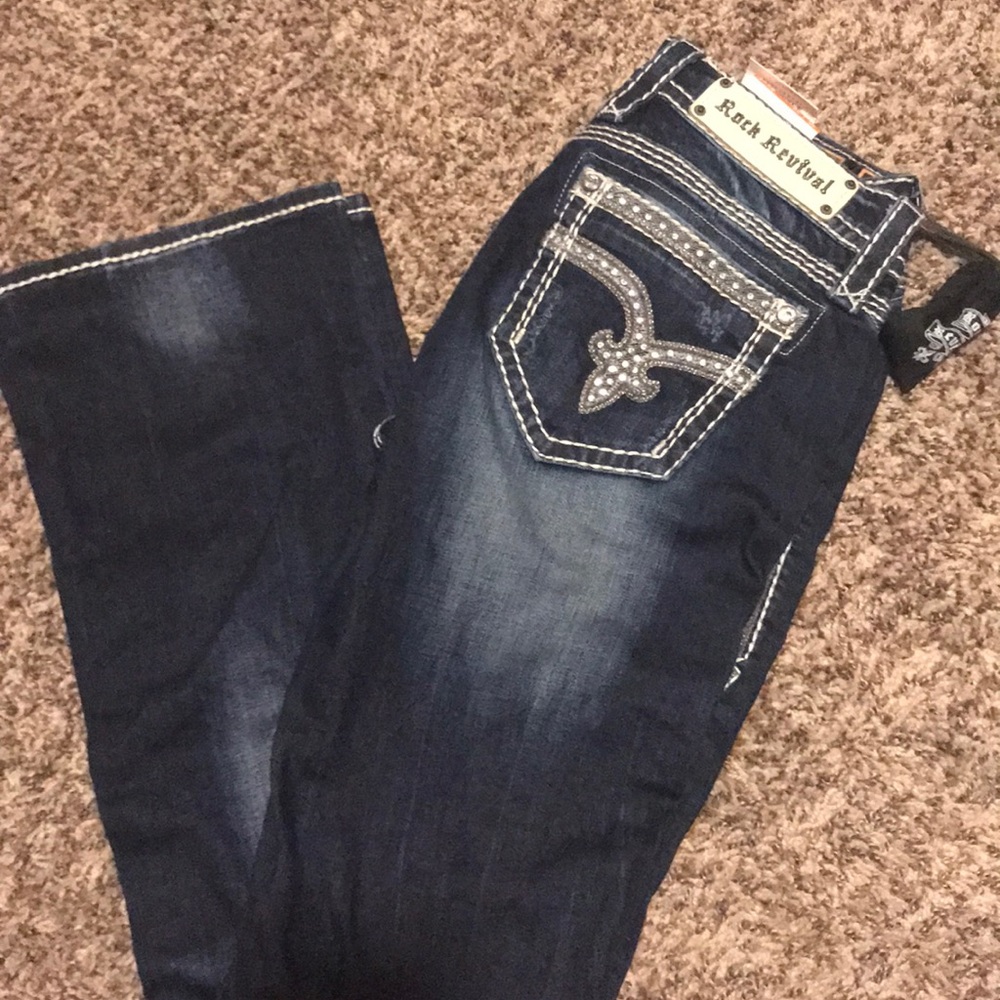 BNWT ROCK REVIVAL BOOTCUT JEANS WITH RHINESTONES