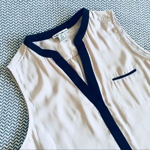 Tan & Black Sleeveless Blouse • Small