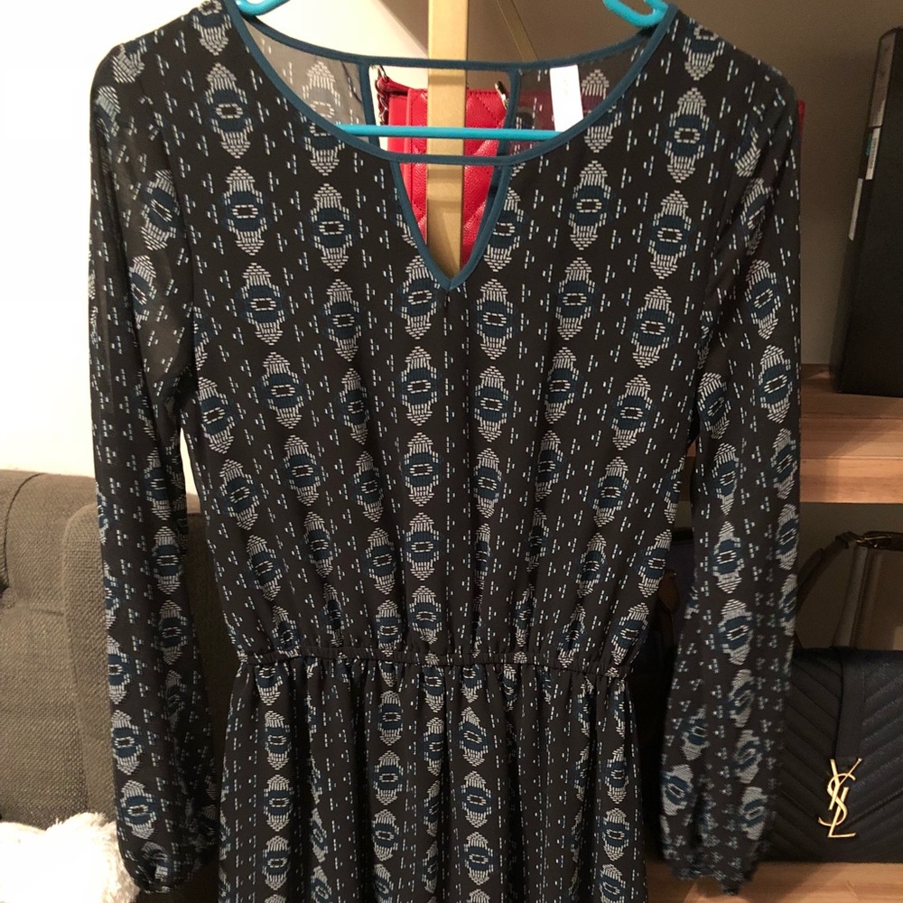 WORN ONCE - Keyhole Fitted Elastic Party Dress
