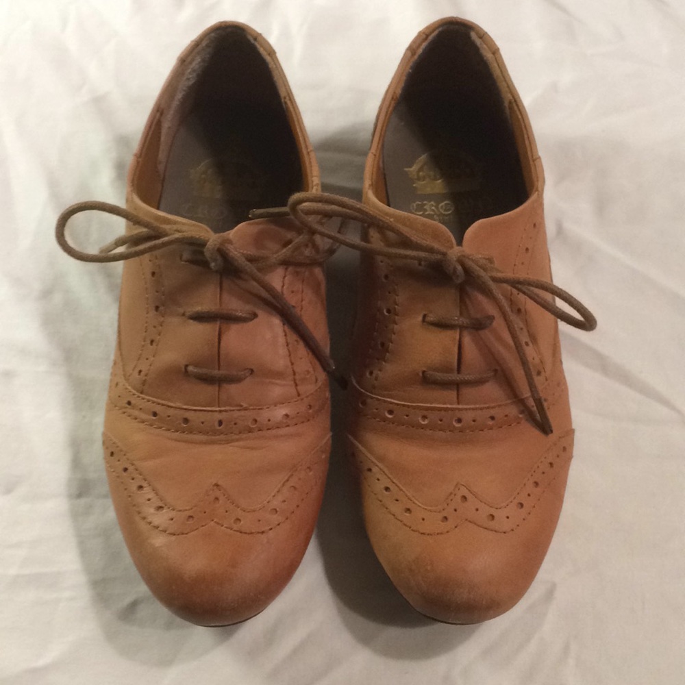 Crown Vintage tan leather oxfords size 8