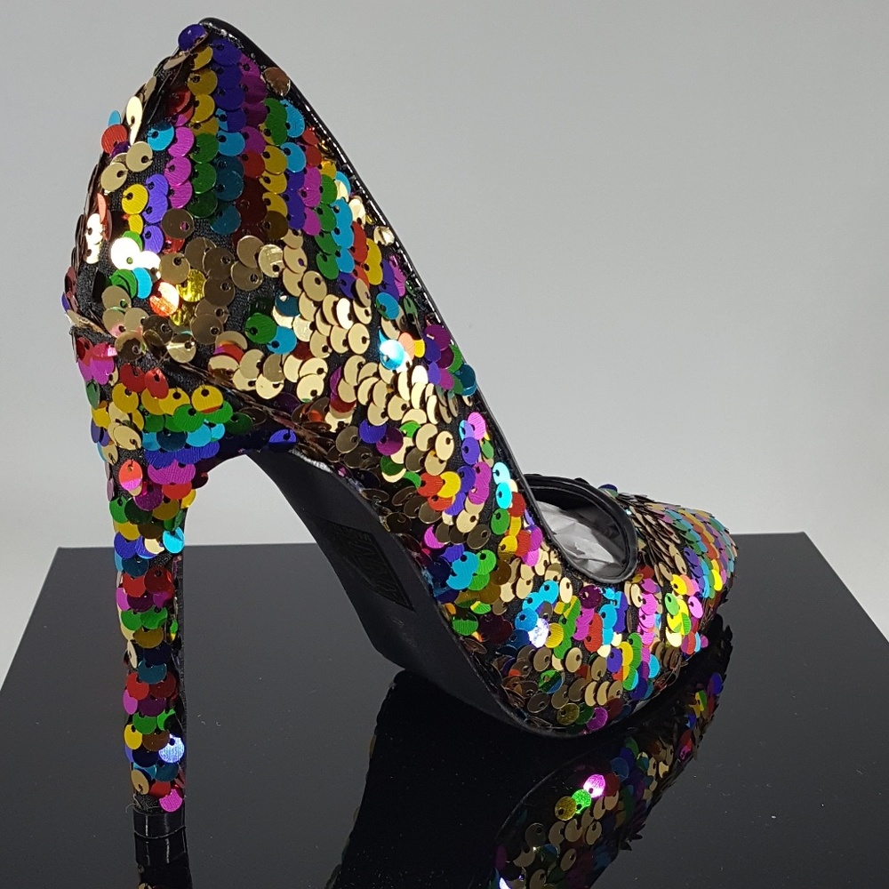 Shoes - Picture 2 of 4