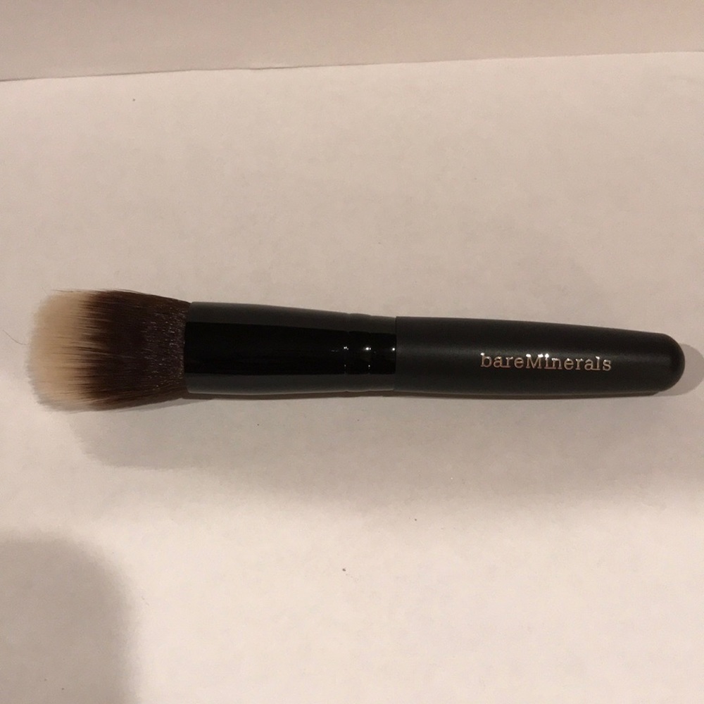 NEW Bare Minerals Mini Smoothing Face Brush