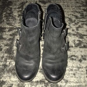 Black boots with buckle