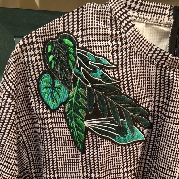 NEW Peplum Checkered Top w/ Embroidered Leaves - Picture 2 of 3
