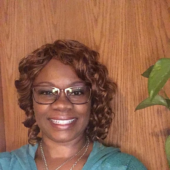 Meet your Posher, Cassandra - Picture 1 of 1