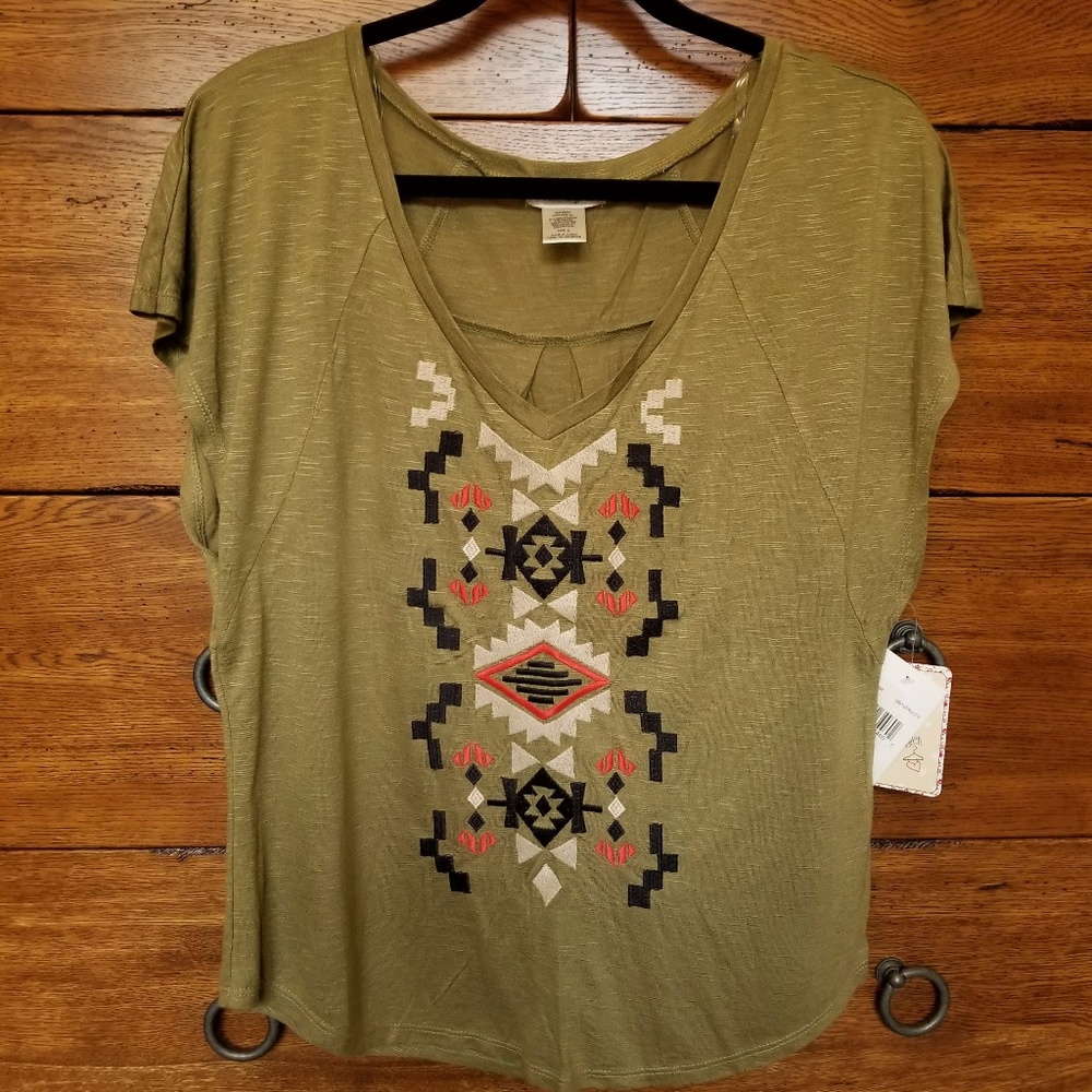 New Juniors Aztec embroidered Short sleeve top