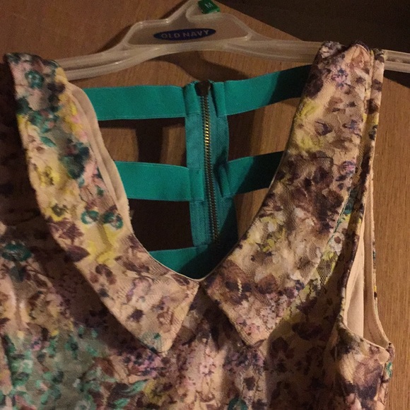 Dress - Picture 3 of 4