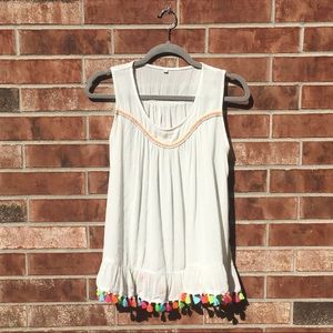 White Pom Pom tank