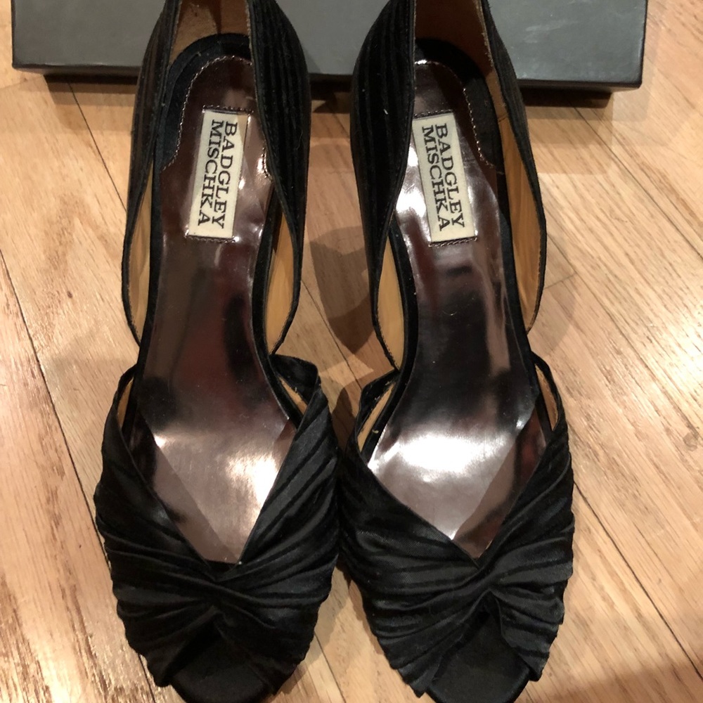 Badgley Mischka black satin heels