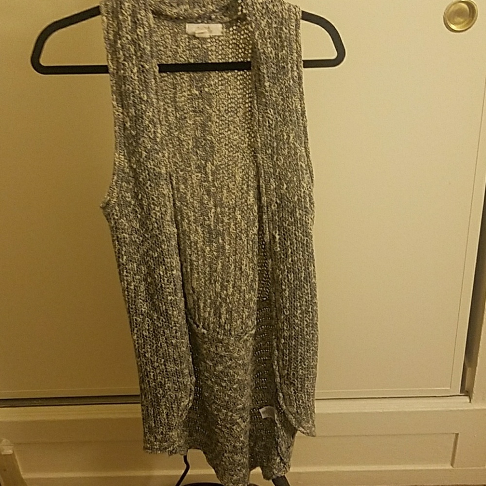 Sleeveless cardi