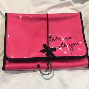 Hanging makeup travel case