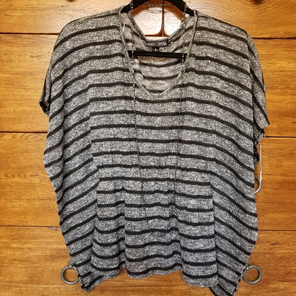 New Juniors silver and black knit top