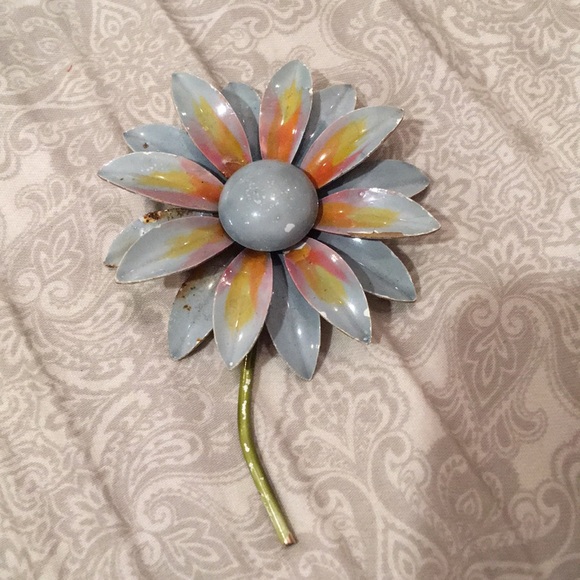 Vintage flower pin - Picture 1 of 2