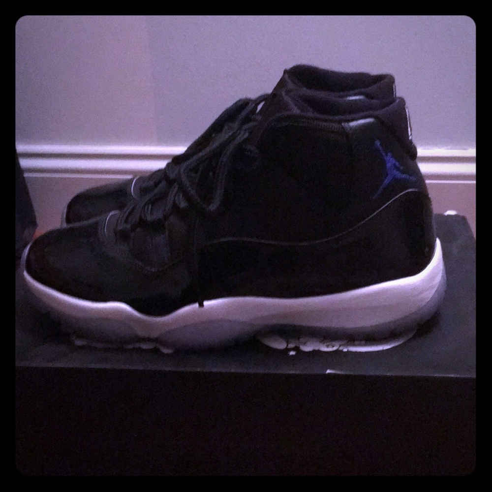 Size 9.5 Nike Air Jordan Space Jam 11