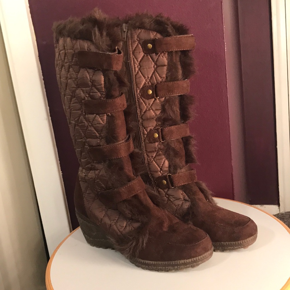 NWOT- Brown fur zip heel boots Size 7