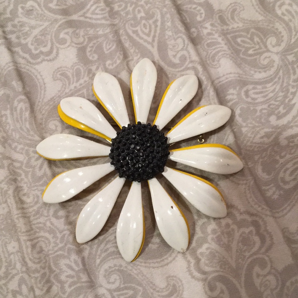 Sunflower pin