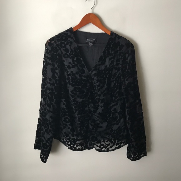 SilkLand Tops - Silkland Petite velvet patterned top