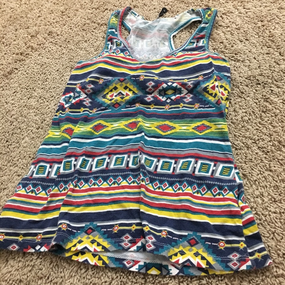 Random shirts 🌺❤️ - Picture 5 of 8