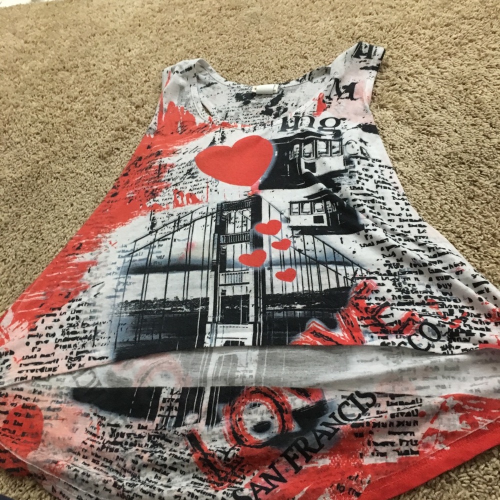 Random shirts 🌺❤️ - Picture 7 of 8