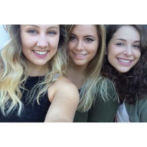 Meet your Posher, Larissa