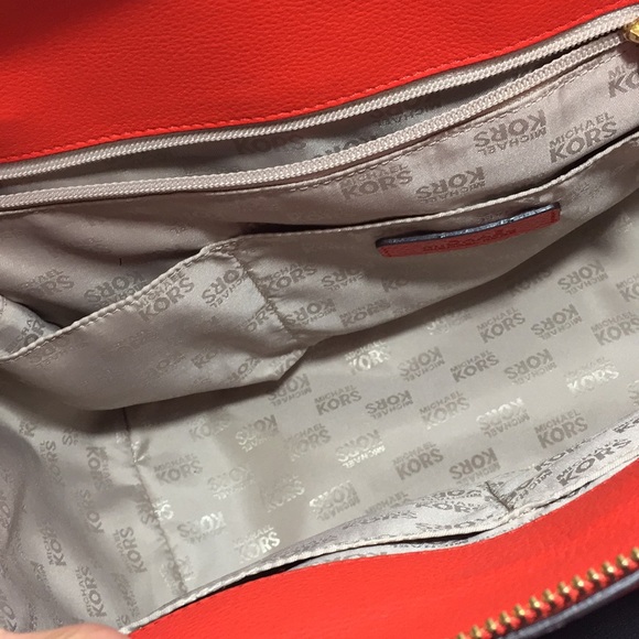 MICHAEL KORS BAG💕 - Picture 4 of 8