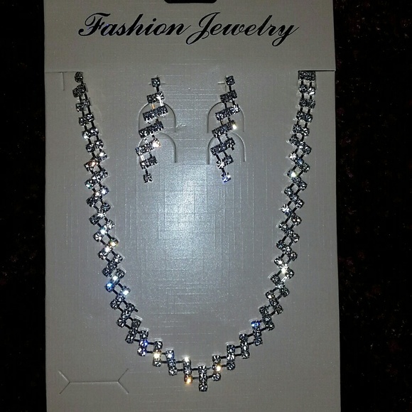 Jewelry - NWT Bridal Party Necklace & Earrings Set